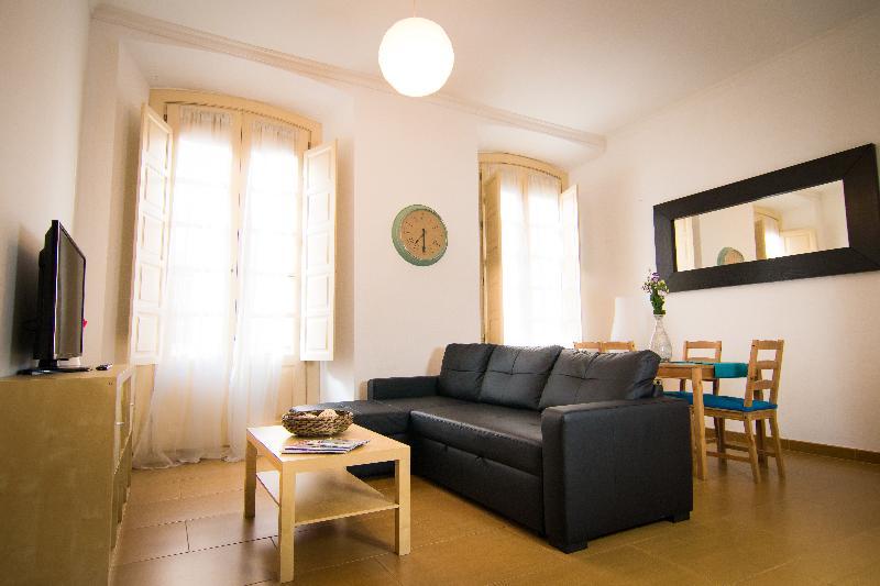 Holidays2Malaga Suites — Photos 2